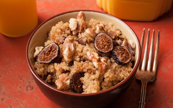 healthy quinoa breakfast porridge with figs