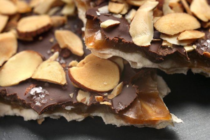 matzo crack recipe (matzo brittle)
