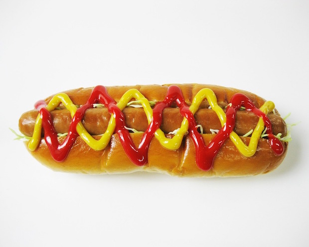 why do people hate ketchup on hot dogs
