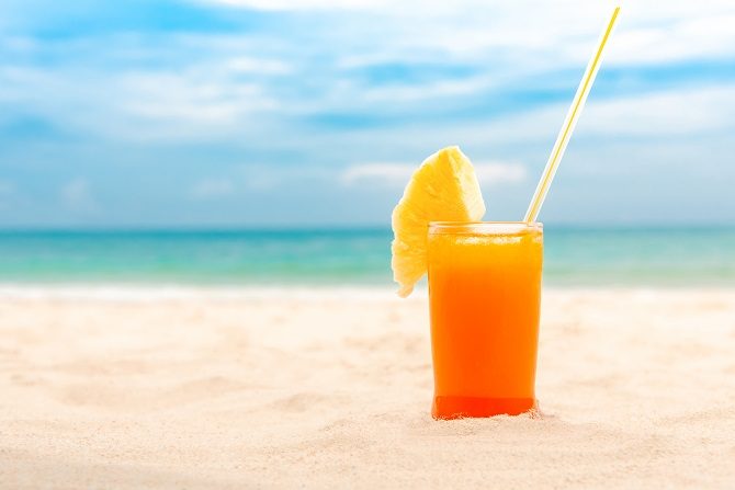 How to make easy beach cocktails