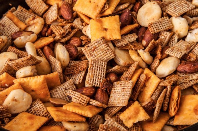 slow cooker party mix (homemade Chex Mix)