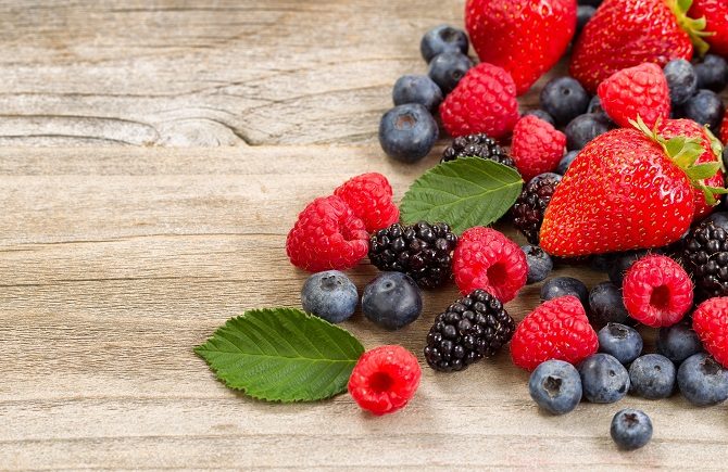 summer berry guide: how to pick, store, and prepare fresh summer berriers (strawberries, blueberries, raspberries, blackberries)