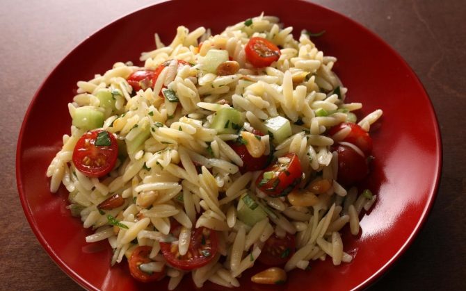 Orzo Salad with Tomatoes and Pine Nuts