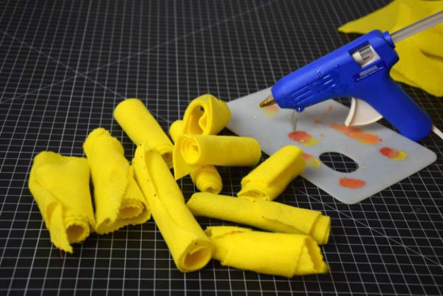 Make more rolls | How To Make A Minion Costume | DIY Costume Plans 