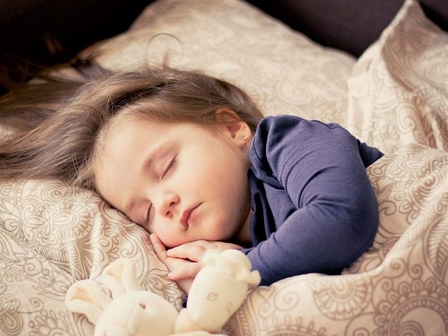 Little girl asleep in peace 