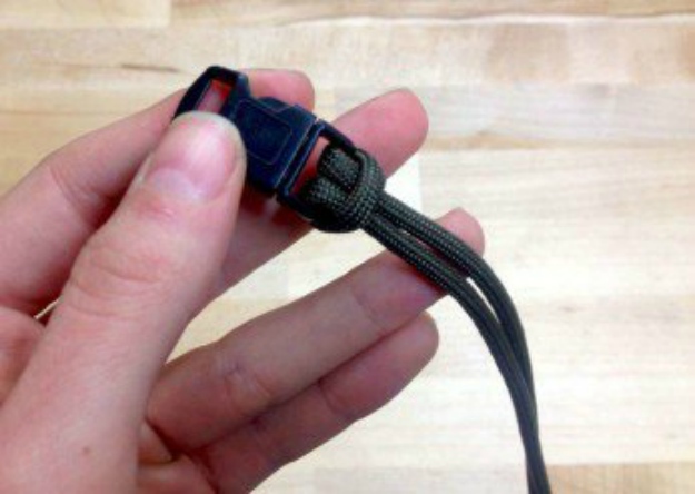 Pull the ends through the loop | How To Make A Paracord Bracelet: Blaze Bar Quick Deploy | how to make a paracord bracelet | how to make a paracord bracelet step by step