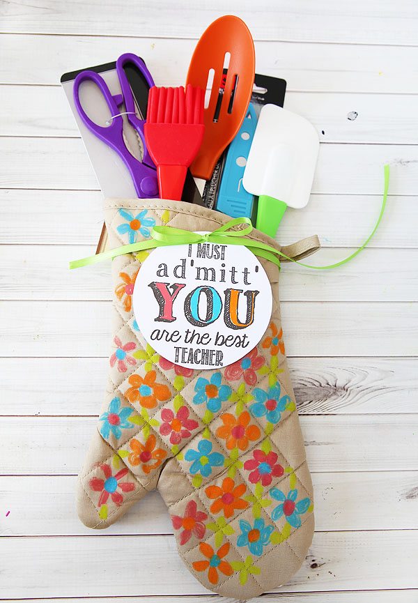 end of year teacher gifts oven mitt