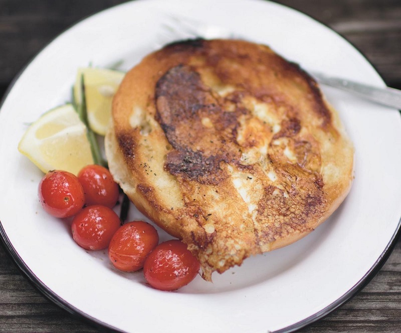 skillet bagel eggs in a nest recipe