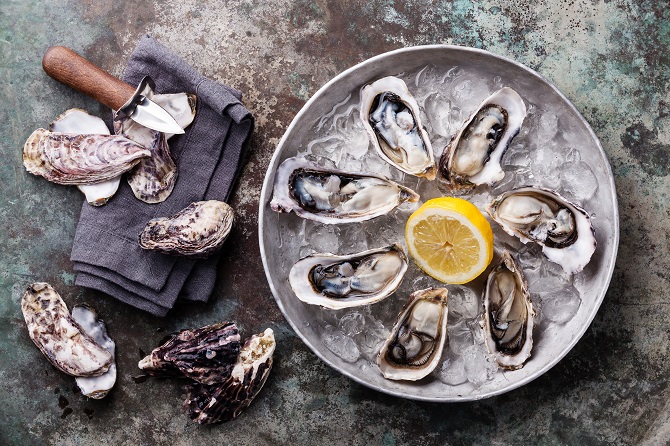 what do oysters taste lie?