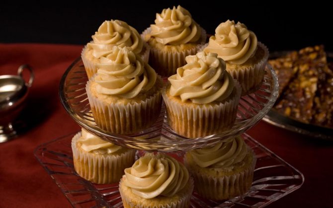 Spiced Apple Cupcakes with Maple Buttercream Frosting