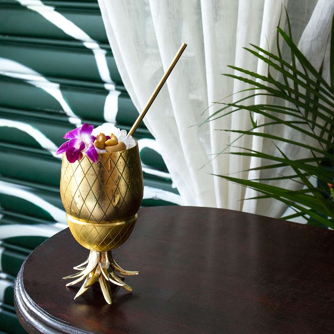 Sur la Table golden pineapple tumbler glass