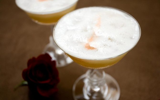 how to use egg whites in cocktails (including sours and fizzes)