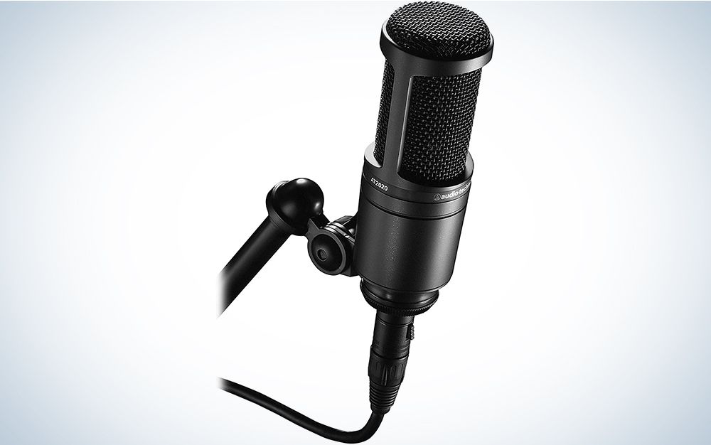 Versatile condenser microphone for detailed performances.