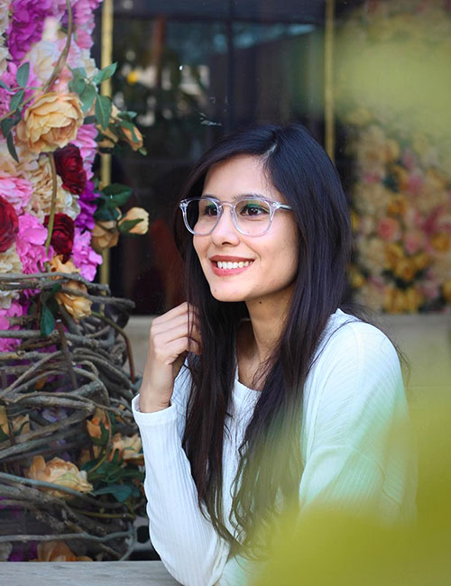 Always Keep In Mind The Kind Of Makeup You Like To Wear While Choosing The Color Of The Frames Of Your Glasses