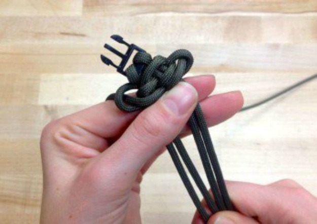 Push the weave up | How To Make A Paracord Bracelet: Blaze Bar Quick Deploy | how to make a paracord bracelet | how to make a paracord bracelet step by step